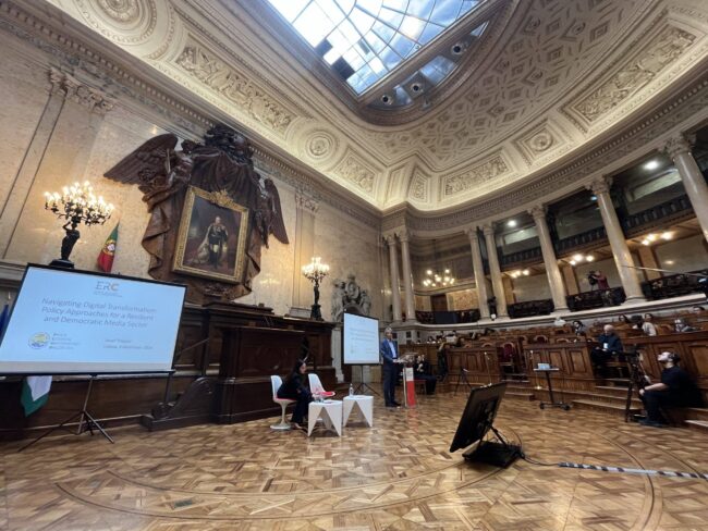 Vortrag mit Ansicht des portugiesischen Parlament