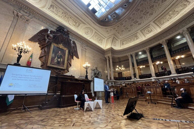 Vortrag mit Ansicht des portugiesischen Parlament