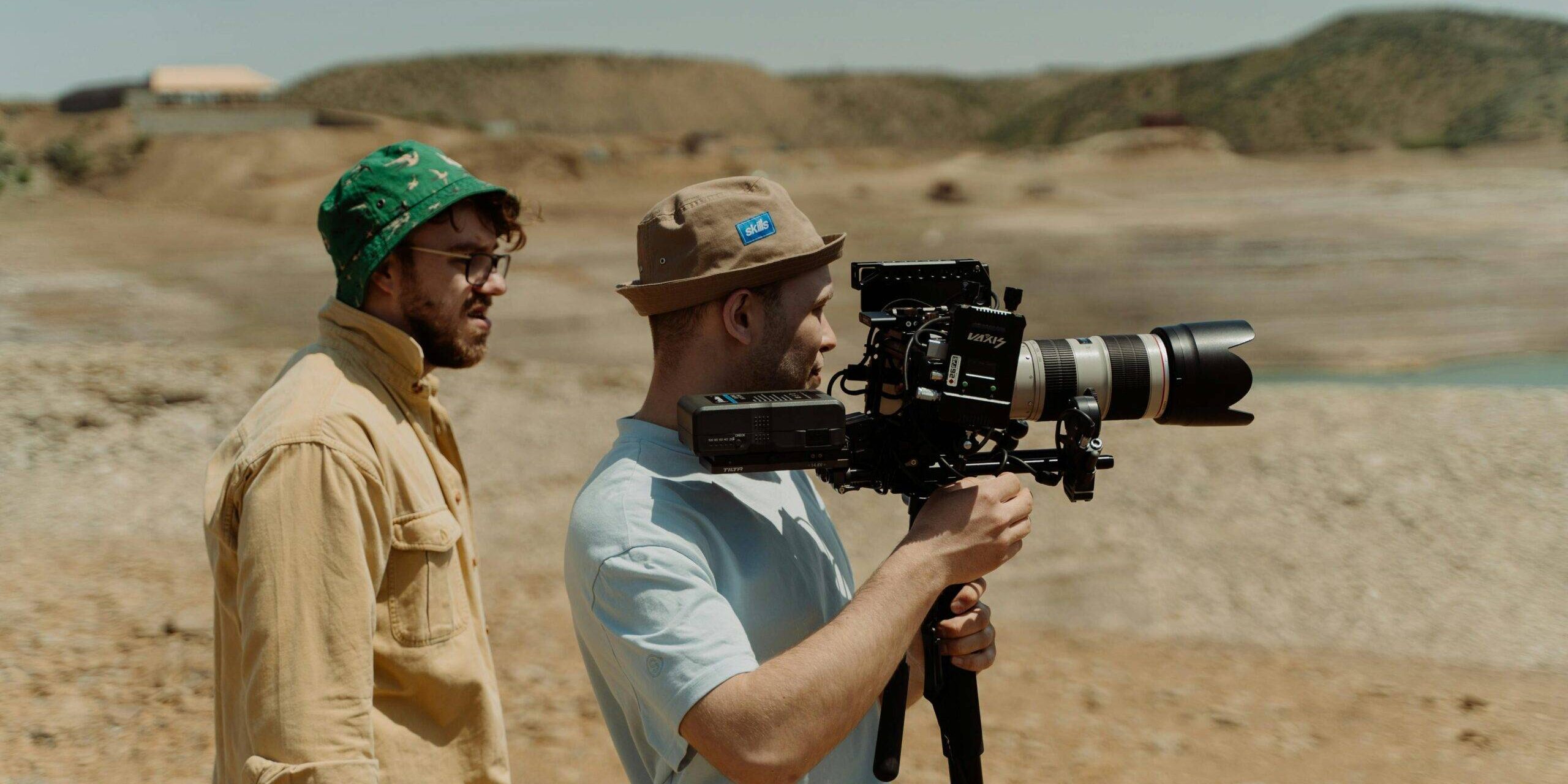 Set-going_pexels-cottonbro-9834137 Lunchtalk SS 2025